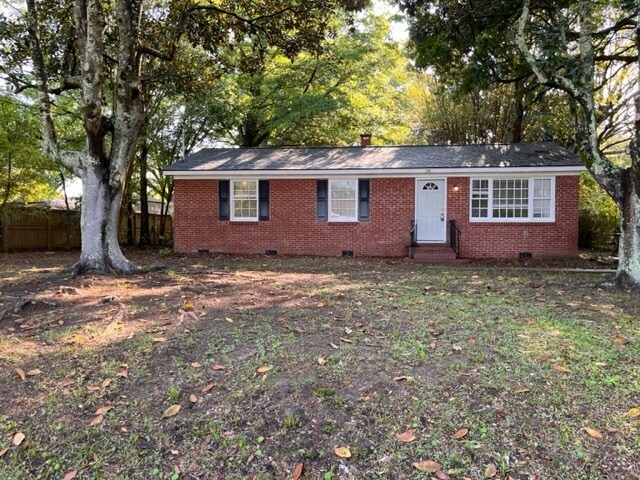 1130 Brigantine Dr in Charleston, SC - Building Photo