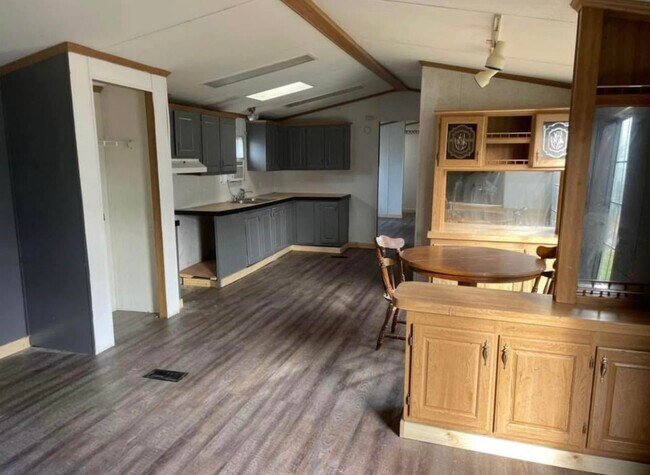 28 Rose St, Unit Lot 10 S in New Martinsville, WV - Foto de edificio - Building Photo