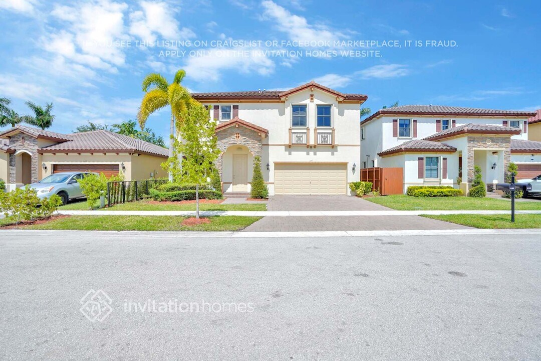 121 NE 27th Terrace in Homestead, FL - Building Photo