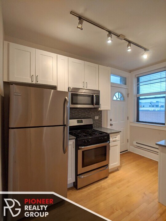 2329 N Rockwell St, Unit A3 in Chicago, IL - Building Photo
