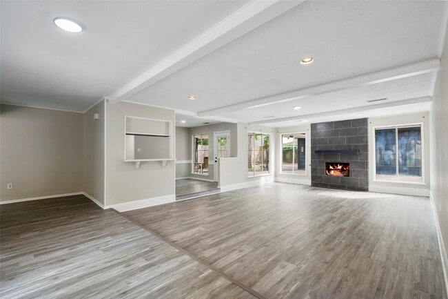 16911 Summit Oaks Ln in Spring, TX - Foto de edificio - Building Photo