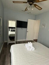 1298 NE 39th St in Oakland Park, FL - Building Photo - Building Photo
