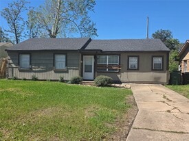 9330 Chesterfield Dr in Houston, TX - Building Photo