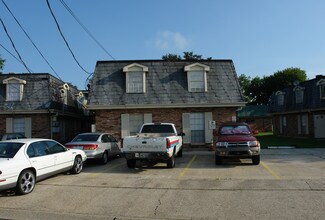 Castlewood Apartments in Metairie, LA - Building Photo - Building Photo