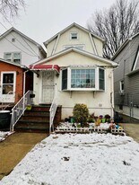 71-19 Nansen St in Queens, NY - Building Photo