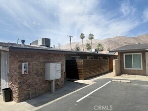 51049 Eisenhower Dr, Unit F in La Quinta, CA - Foto de edificio - Building Photo