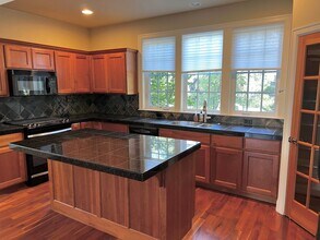 19415 S W Laurelhurst Way in Bend, OR - Building Photo - Building Photo