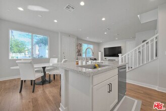 629 Daniel Freeman Cir in Inglewood, CA - Building Photo - Building Photo