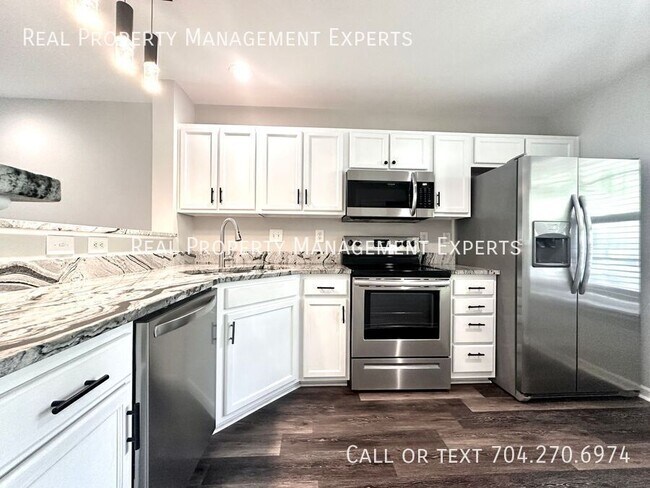 8246 Rudolph Rd in Charlotte, NC - Building Photo - Building Photo