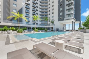 Crest at Pinecrest in Miami, FL - Building Photo