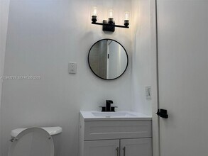 370 NW 43rd Ave in Plantation, FL - Building Photo - Building Photo