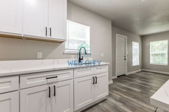 2638 Burger Ave in Dallas, TX - Building Photo - Building Photo