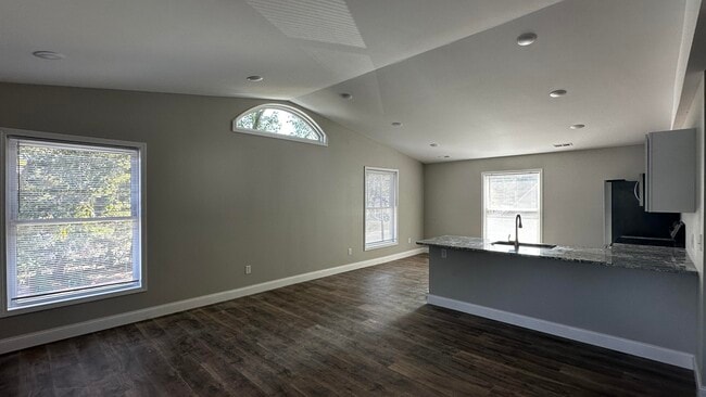 property at 801 Hardin St
