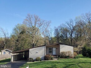 11728 Cherry Grove Dr in North Potomac, MD - Building Photo - Building Photo
