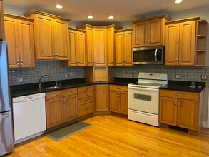 26 Montrose St in Everett, MA - Building Photo - Building Photo