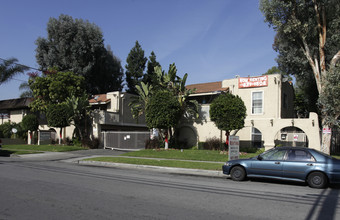 Savanna Apartment Homes in Anaheim, CA - Building Photo - Building Photo