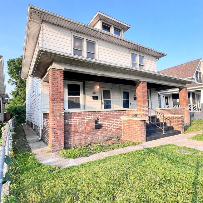 property at 609 W 30th St