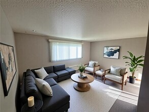 1918 Greenwood St E in Thief River Falls, MN - Building Photo - Building Photo