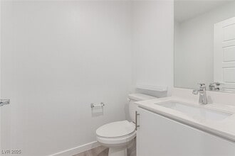 11230 Hidden Peak Ave in Las Vegas, NV - Foto de edificio - Building Photo