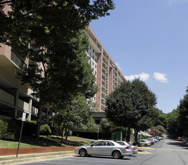 Lakeside Plaza Condominium in Falls Church, VA - Building Photo - Building Photo