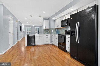 12859 Mill House Ct in Woodbridge, VA - Foto de edificio - Building Photo