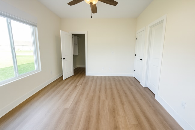 property at 3803 S Bluelake Ct