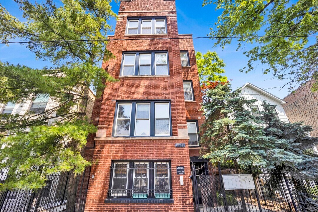 3226 W Potomac Ave in Chicago, IL - Building Photo