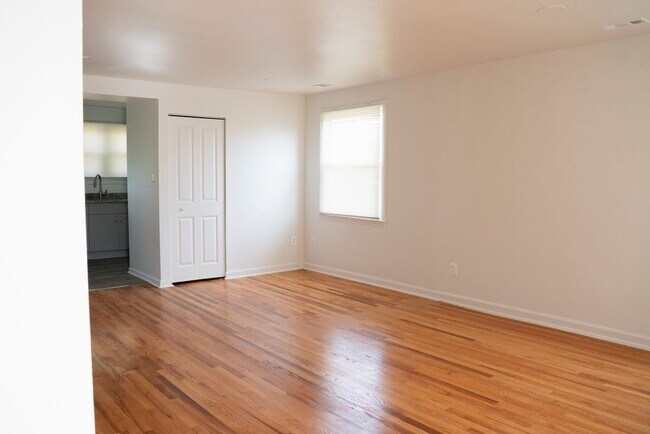 8206 Old Harford Rd, Unit 2 in Parkville, MD - Building Photo - Building Photo