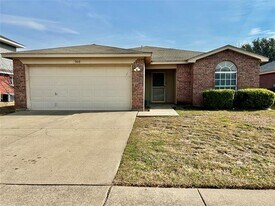 909 Meadowlark Dr in Saginaw, TX - Building Photo