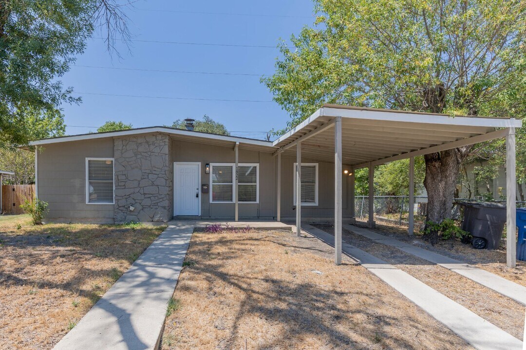1822 Arroya Vista Dr in San Antonio, TX - Building Photo