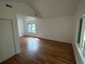 2833 Auxplaines Ave, Unit Unite 3 in River Grove, IL - Foto de edificio - Building Photo