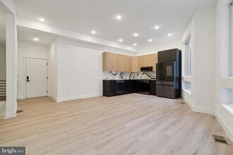 1621 Point Breeze Ave-Unit -2 in Philadelphia, PA - Building Photo - Building Photo