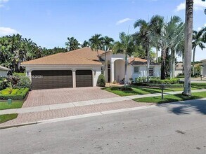 2496 Eagle Run Dr in Weston, FL - Building Photo - Building Photo