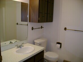 1420 W 10th St in Port Angeles, WA - Building Photo - Building Photo