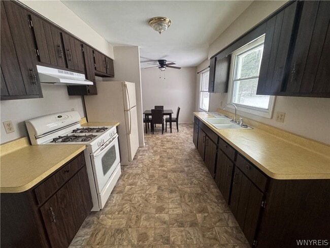 10035 Creek Rd in Pavilion, NY - Building Photo - Building Photo