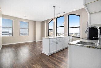Studebaker Lofts in South Bend, IN - Foto de edificio - Building Photo