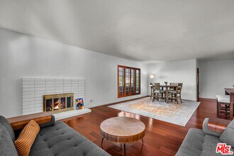 2925 Dona Susana Dr in Los Angeles, CA - Building Photo - Building Photo