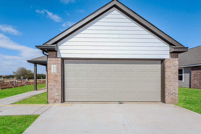 2512 Rosewood Ln in El Reno, OK - Building Photo - Building Photo