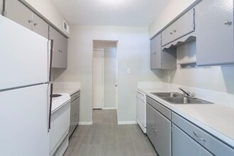 1009 Washington St in Brenham, TX - Building Photo - Building Photo