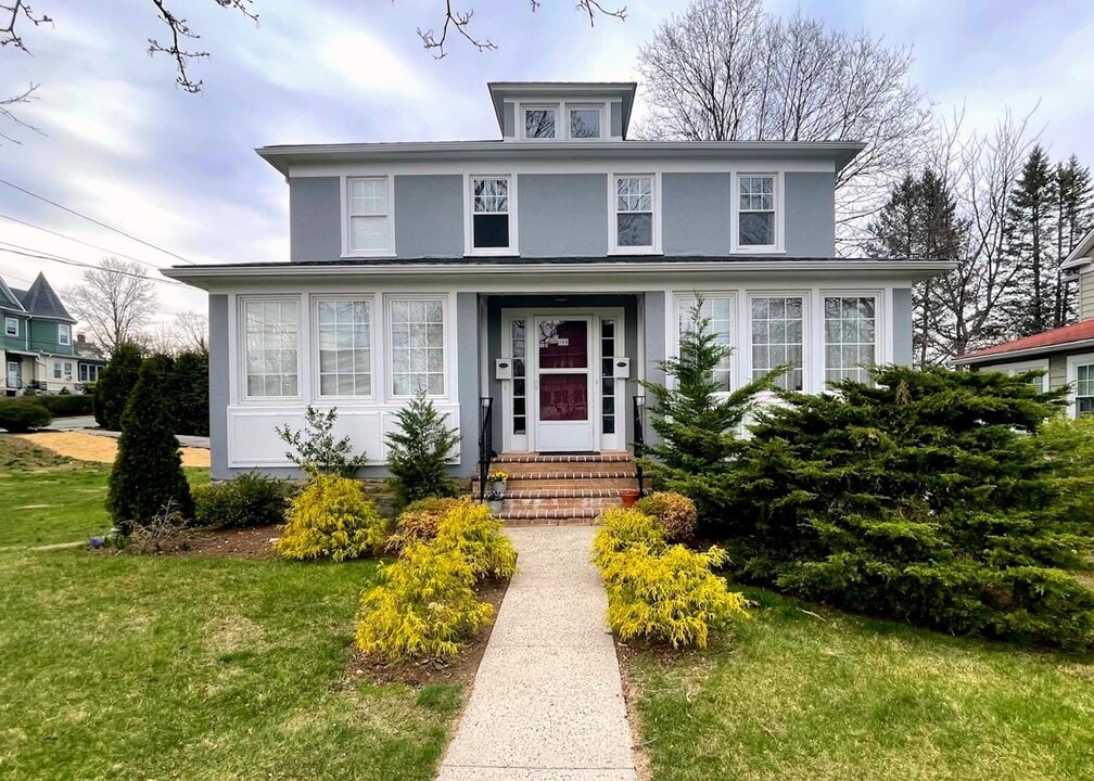 306 Soundview Ave in Mamaroneck, NY - Building Photo