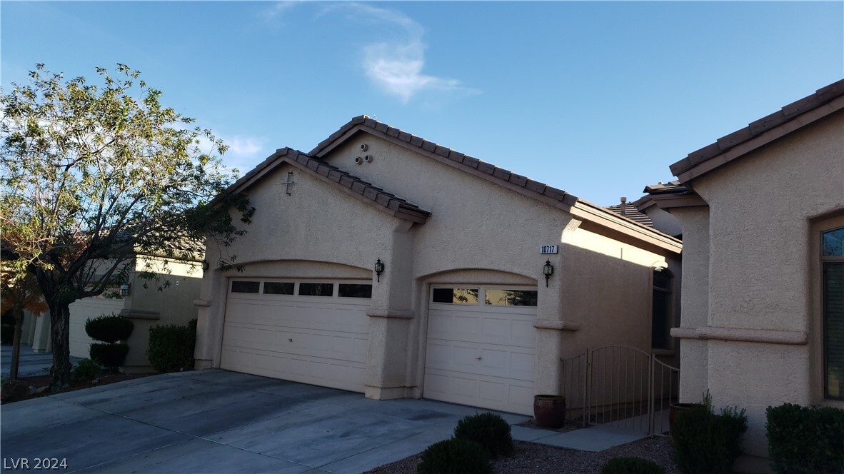 10717 Refectory Ave in Las Vegas, NV - Building Photo