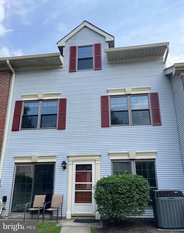 property at 90 Drewes Ct