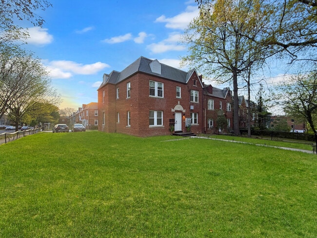 4800 3rd St NW, Unit 4