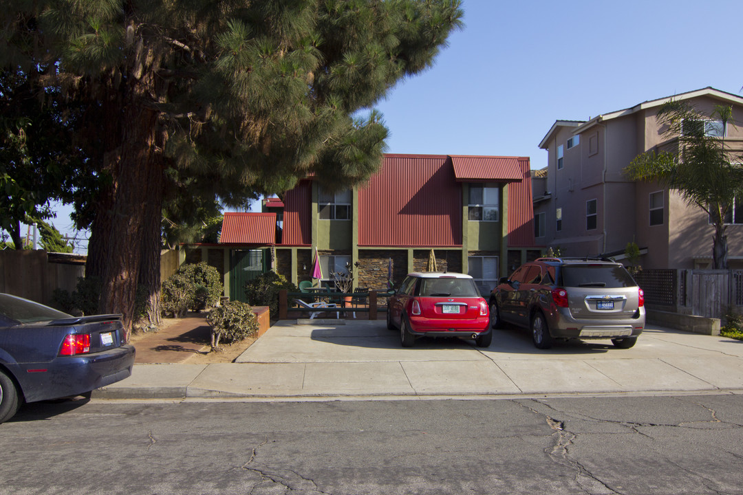 Felspar Apartments in San Diego, CA - Building Photo