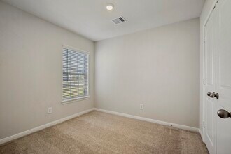 10422 Red Cardinal Dr in Cleveland, TX - Building Photo - Building Photo