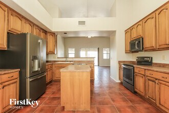 8229 N Sombrero Point Dr in Tucson, AZ - Building Photo - Building Photo