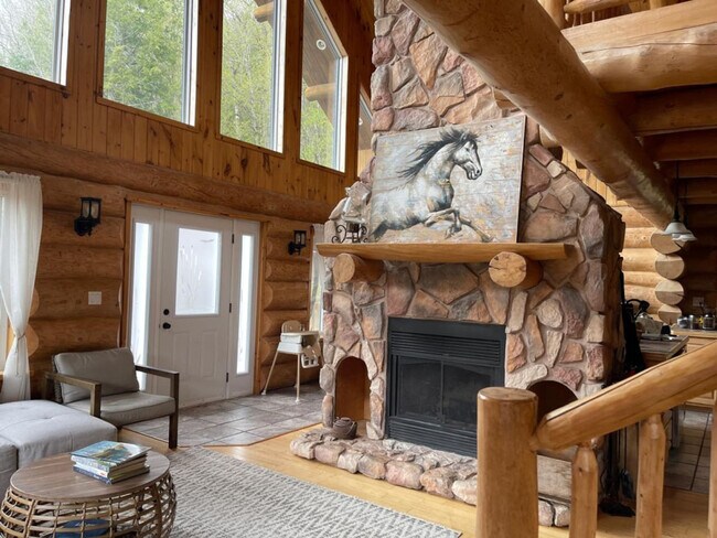 20 Rue Blais in Val-des-monts, QC - Building Photo - Building Photo