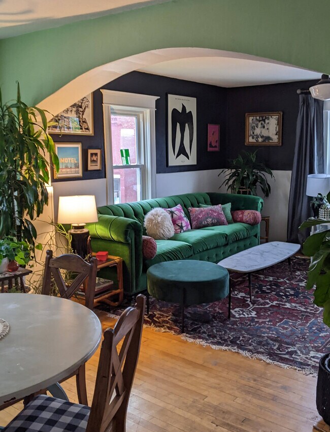 41 W Maple St, Unit Upper Unit