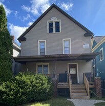 717 Oakland Ave in Ann Arbor, MI - Building Photo