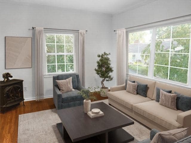 212 Fernwood Terrace in Garden City, NY - Foto de edificio - Building Photo